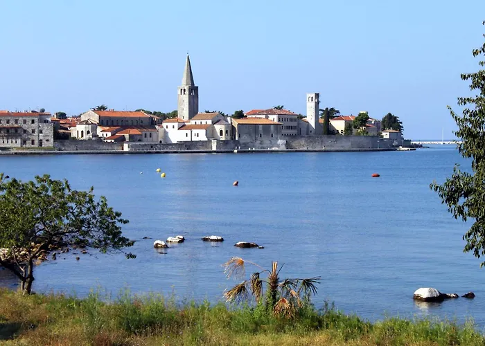 Apartman With Parking Space - 7042 Porec