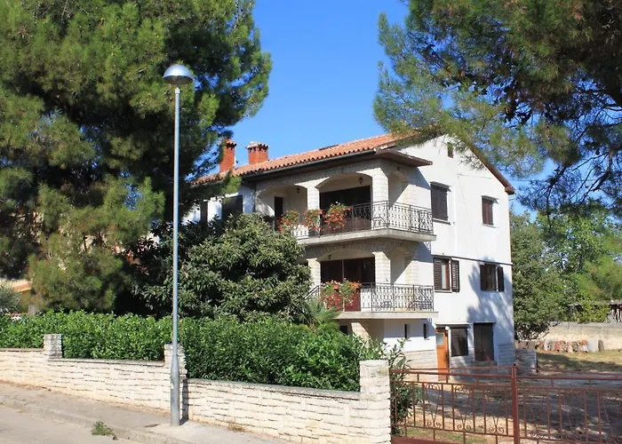 Apartment With Parking Space - 7042 Poreč